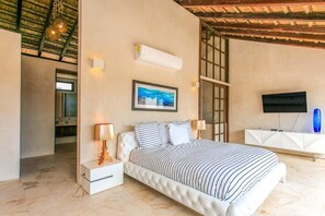 6 bedrooms, desk, iron/ironing board, free WiFi