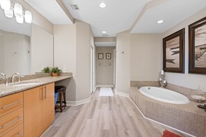 Ensemble douche/baignoire, sèche-cheveux, serviettes fournies, savon