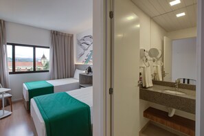 Standard Twin Room, 2 Twin Beds | Minibar, in-room safe, individually furnished, blackout drapes - Ramada Encore Cruzeiro (Cruzeiro)