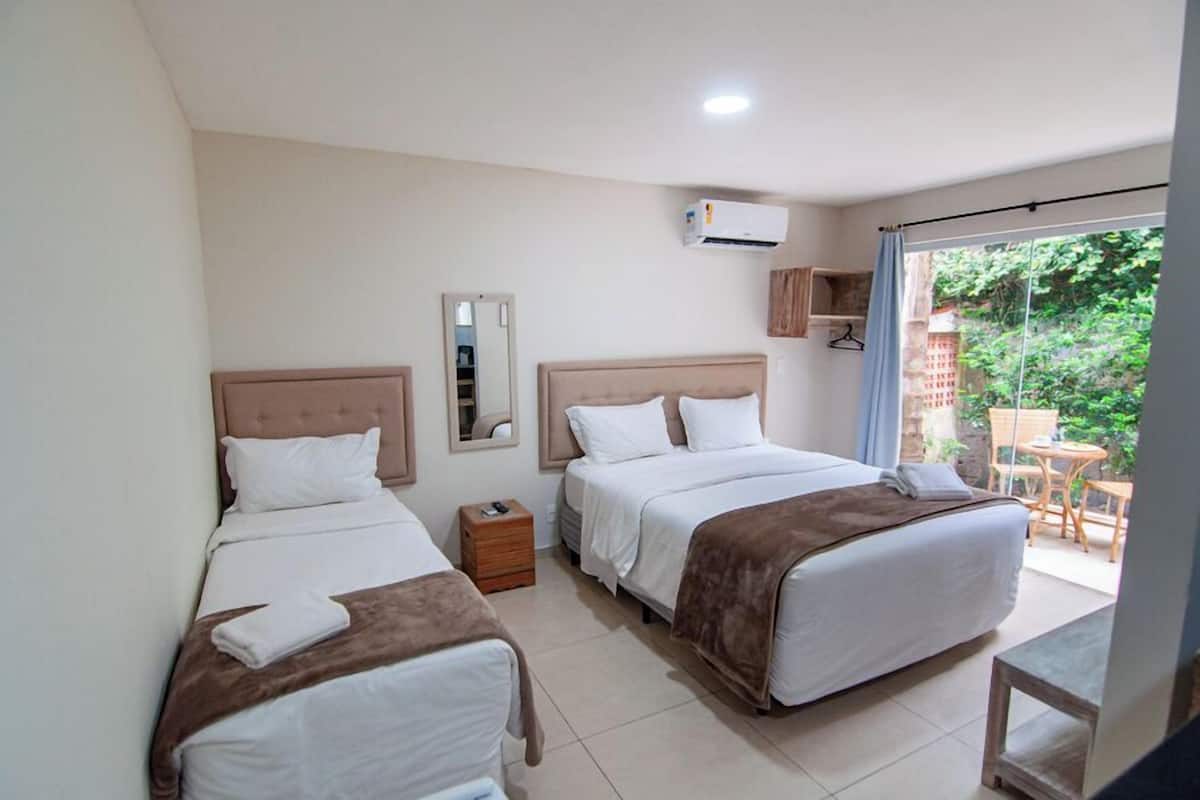 Deluxe Triple Room | Hypo-allergenic bedding, free WiFi, bed sheets