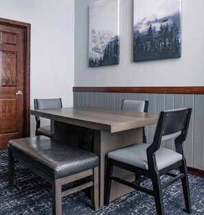 Dining - Glacier Canyon - FREE Wilderness Water Park Passes, Game Room & More! Sleeps 4 (Baraboo)