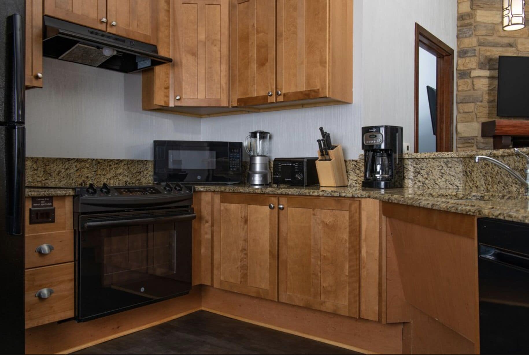 FREE Wilderness Water Park, Game Room & More! 1 Bedroom Sleeps 4 @Glacier Canyon