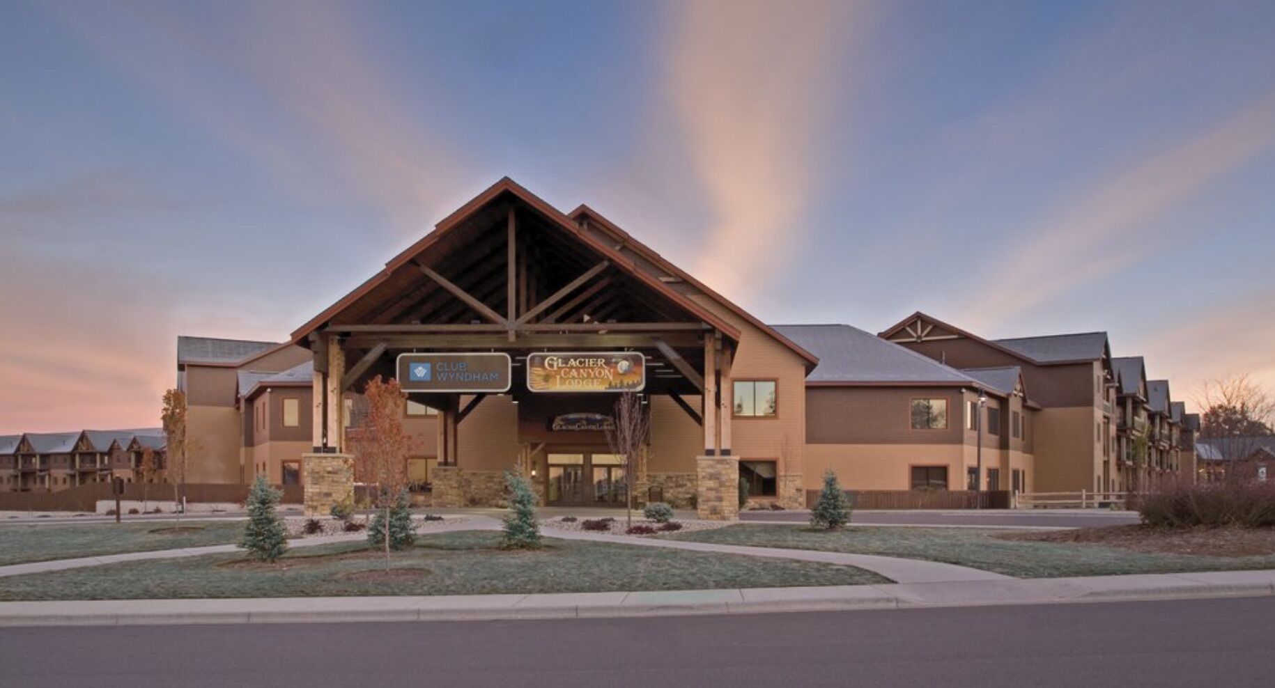 Glacier Canyon - FREE Wilderness Water Park Passes, Game Room & More! Sleeps 4