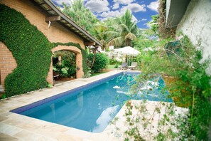 Indoor pool, outdoor pool - Best Place and Leisure on the Beach in Pernambuco Guaruja @homeguaruja (SP)