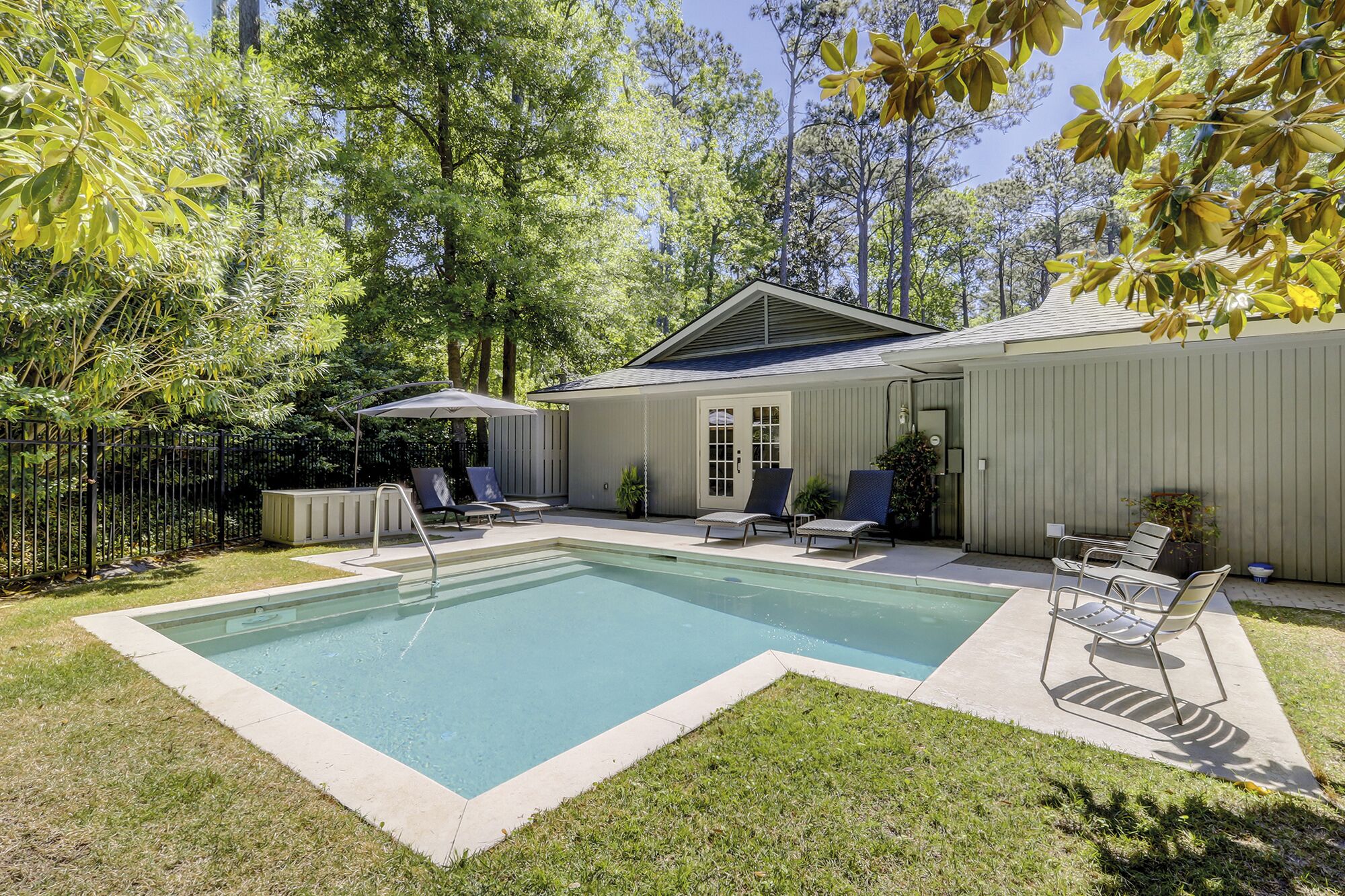Beautiful renovated home in the heart of Sea Pines with Private Pool!