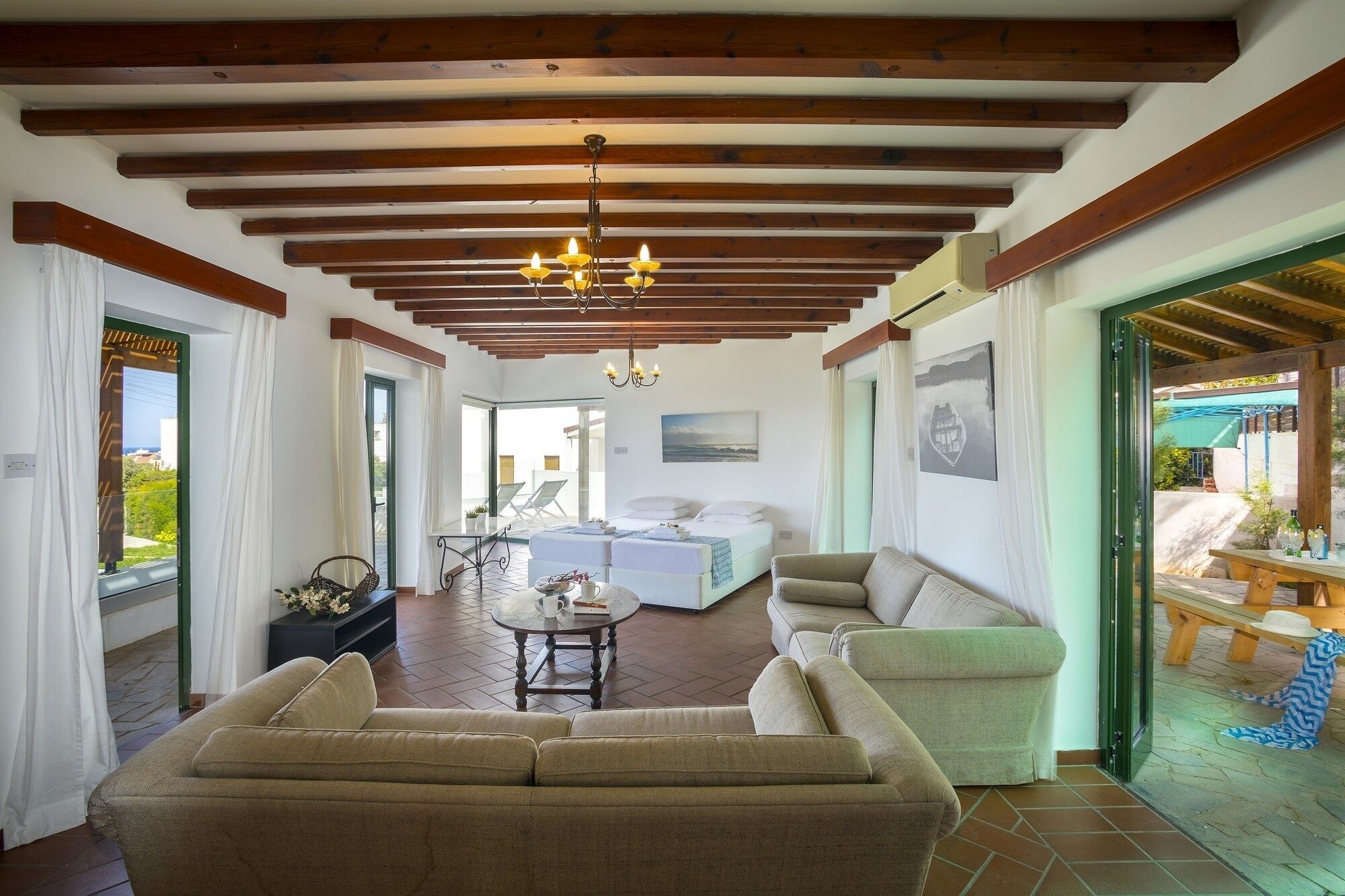 Smart TV, fireplace, table tennis