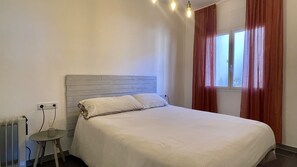 2 chambres, fer et planche à repasser, accès au Wi-Fi (inclus)