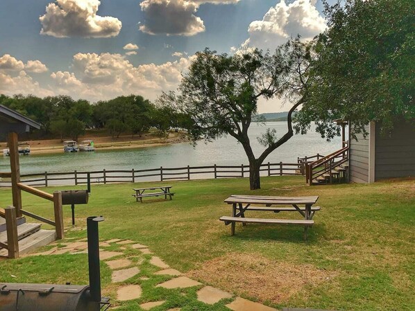 Outdoor dining - Bungalow #9 at Possum Kingdom Lake (Graford)