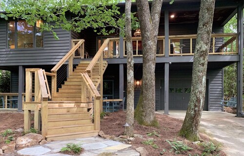 NestleInn: Your Ultimate Mountain Escape - Where Luxury Meets Nature's Embrace!