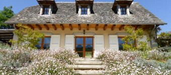 Country House with heated pool and valley views