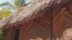 Chambre, plusieurs lits, salle de bains commune (Bungalow)