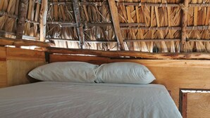 Chambre, plusieurs lits, salle de bains commune (Bungalow)
