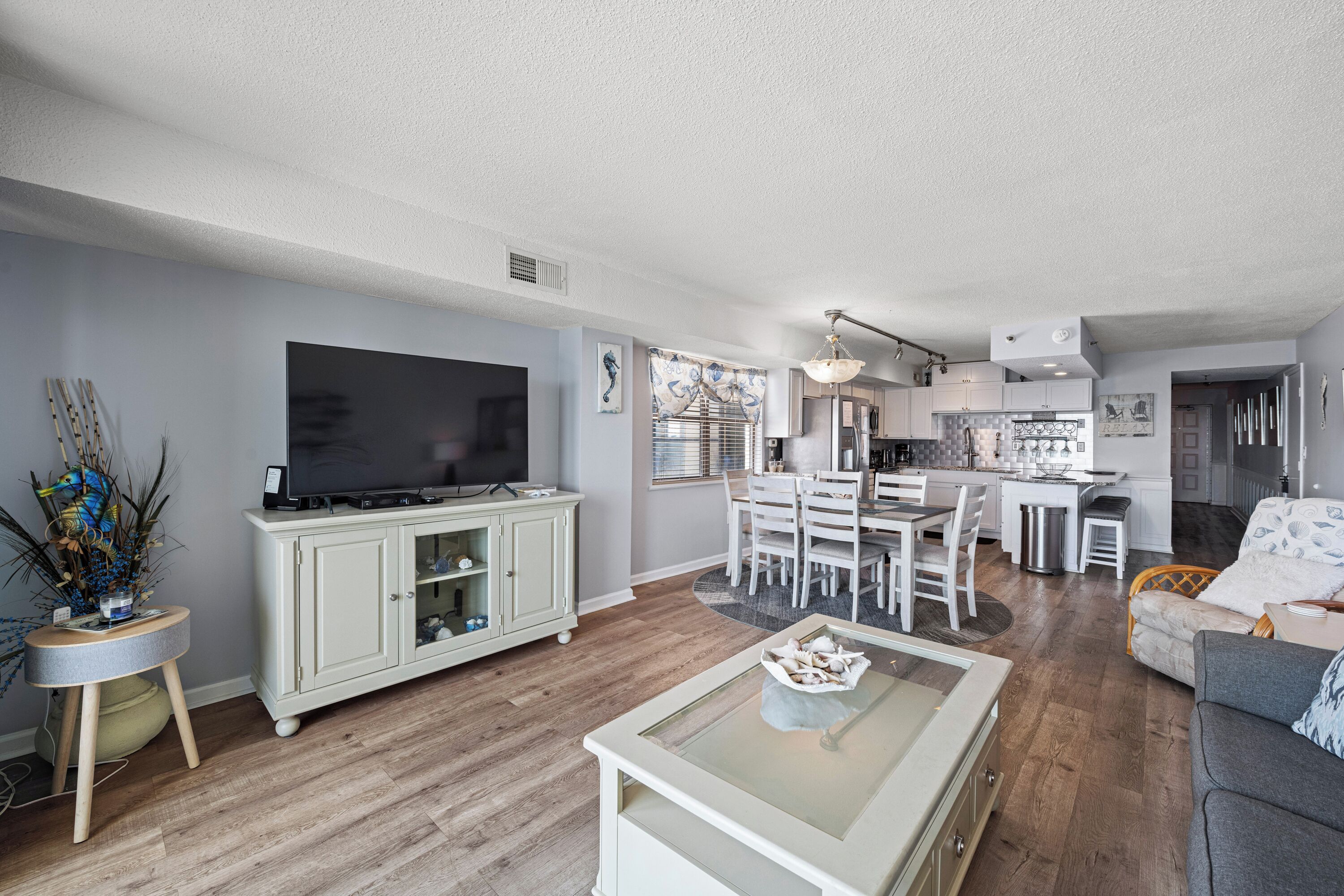 Oceans 407 - 2 Bedroom - Ocean Front - Sleeps 8