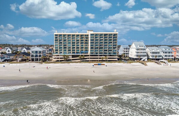 On the beach - Oceans 412 - 1 Bedroom Oceanfront - Pool - Accommodates 4 (North Myrtle Beach)