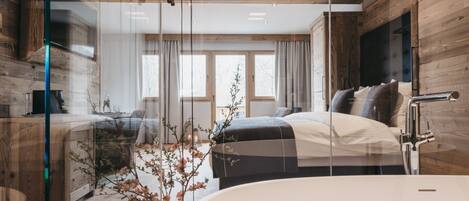 Grand Deluxe Room | Free WiFi, bed sheets