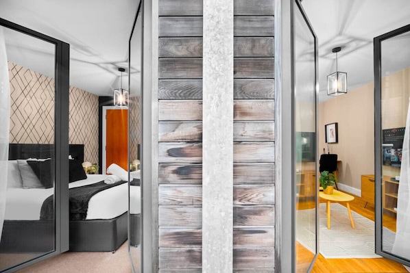 1 habitación, escritorio, tabla de planchar con plancha y wifi