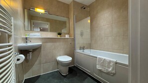 Bathroom - Arcadian Apartment - Secure Parking - Balcony (West Midlands)