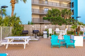 Outdoor dining - Beachfront Ground Floor Studio Condo with Patio 
Seasonal Beach Service Included (Panama City Beach)