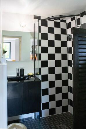 淋浴設備、風筒、提供毛巾、番梘