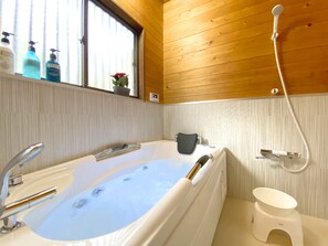 Baignoire à hydromassage
