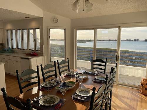Bayside Retreat with Fabulous Views, Short walk to the Beach, Marvelous Sunsets