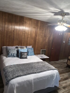 2 bedrooms, desk, free WiFi, bed sheets