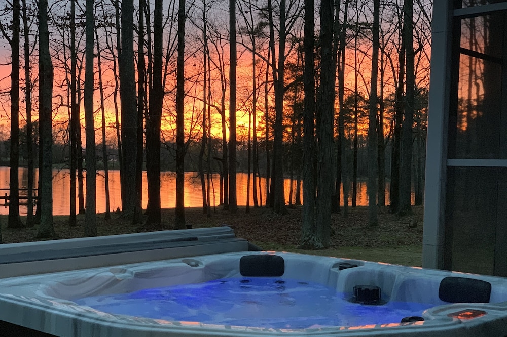 Tucked Away on Weiss Lake