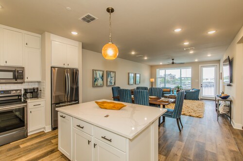 "Mimi's Place" Waterfront Condo