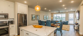 "Mimi's Place" Waterfront Condo