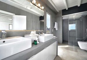Villa, Mehrere Betten | Badezimmer | Dusche, Haartrockner, Handtücher