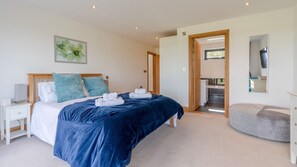 4 chambres, fer et planche à repasser, lit parapluie, Wi-Fi gratuit