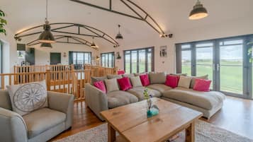 TV, fireplace, stereo