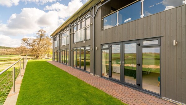 المنطقة المحيطة بالمنشأة