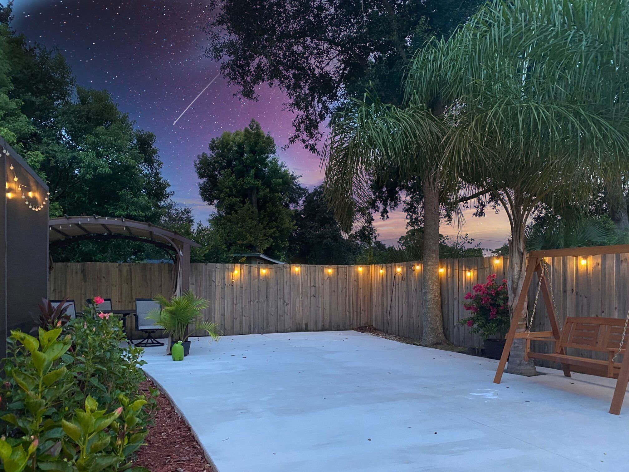 Comfort Home with private heat pool, convenient location, easy hop to beaches