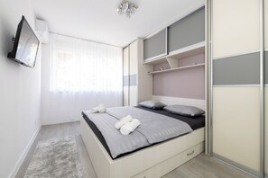 1 bedroom, iron/ironing board, free WiFi, bed sheets - Cool Cozy Apartment (Split)