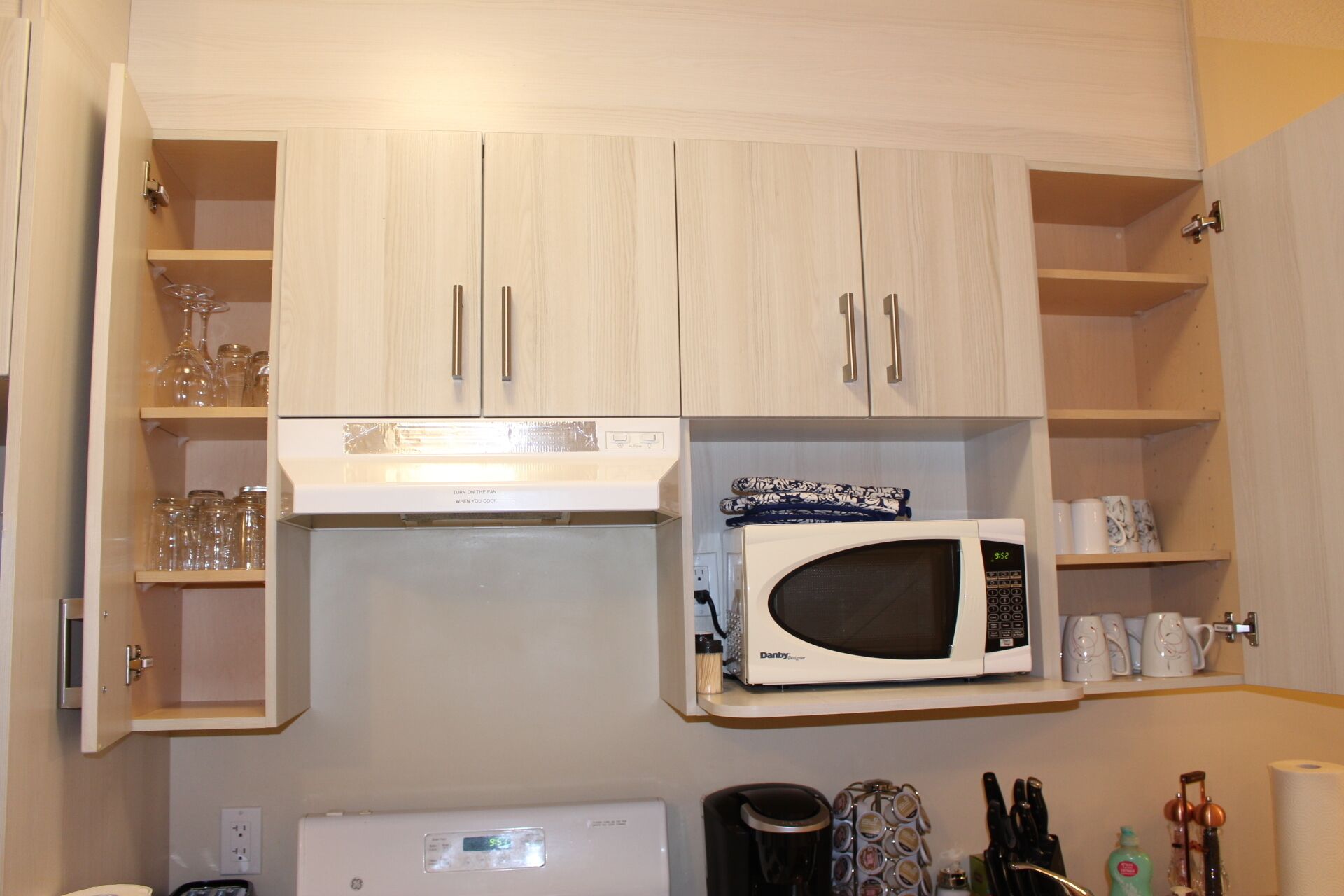 2 bedroom Mountain View Suite Getaway, at the gate of Banff National Park.