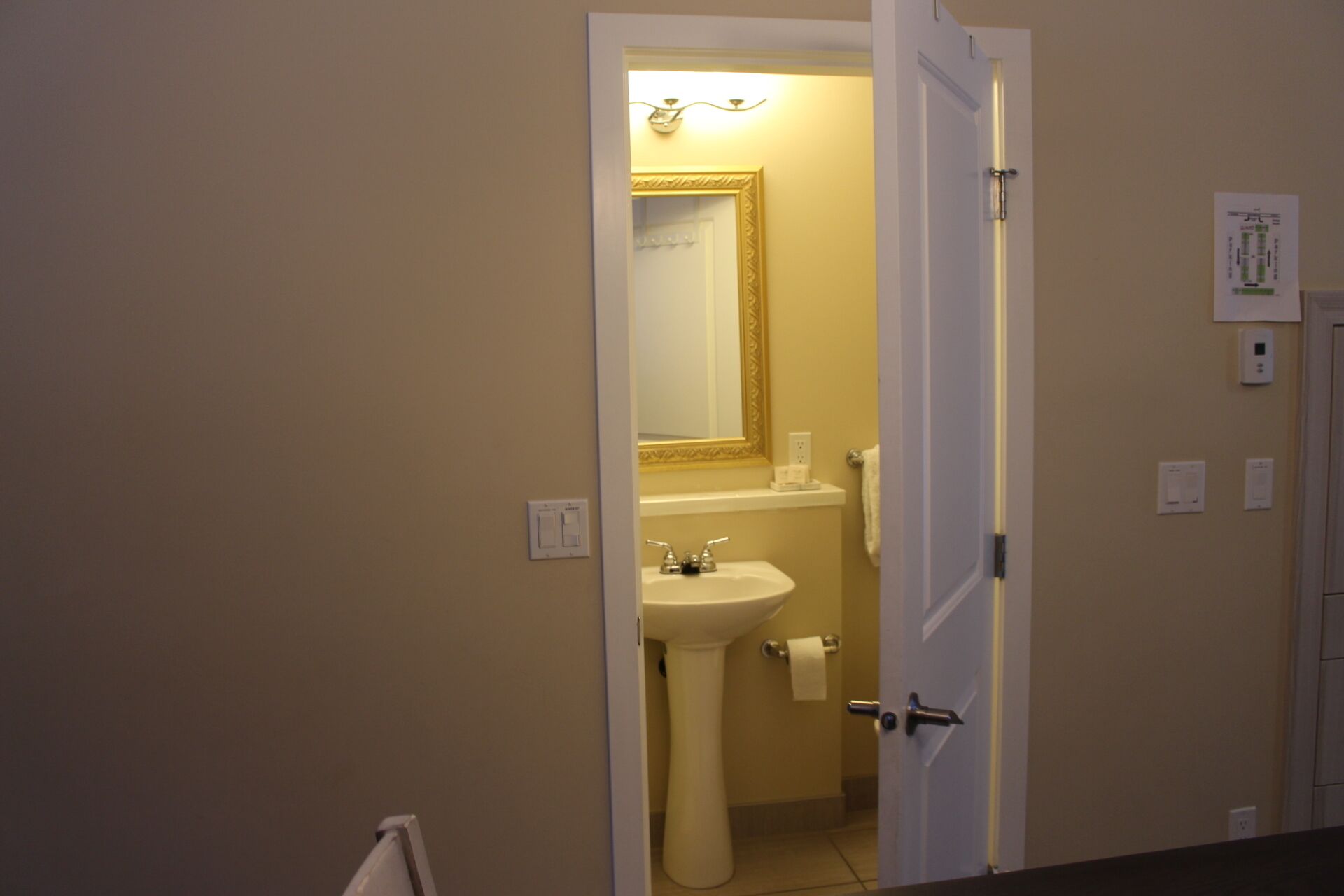 2 bedroom Mountain View Suite Getaway, at the gate of Banff National Park.