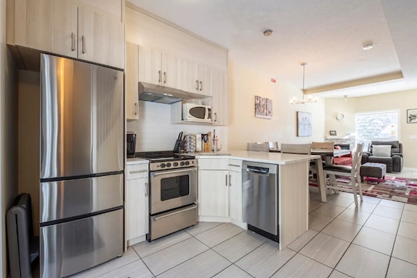 Refrigerador, microondas, horno, placa de cocina