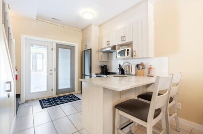 2 bedroom Mountain View Suite Getaway, right at the gate of Banff National Park.