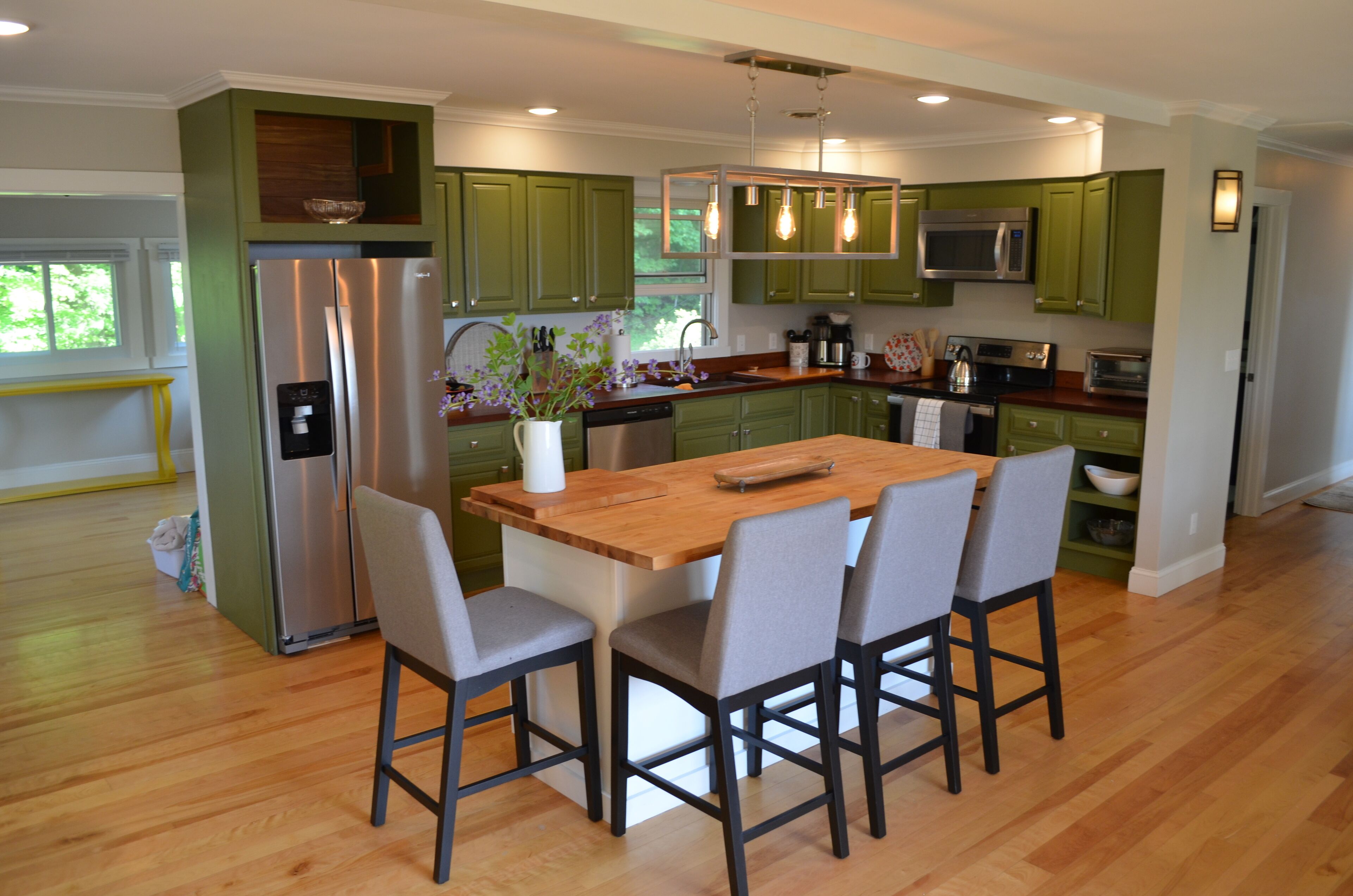 5 BR Furnished House.  Lake views, pool, steps from Malletts Bay, Lake Champlain