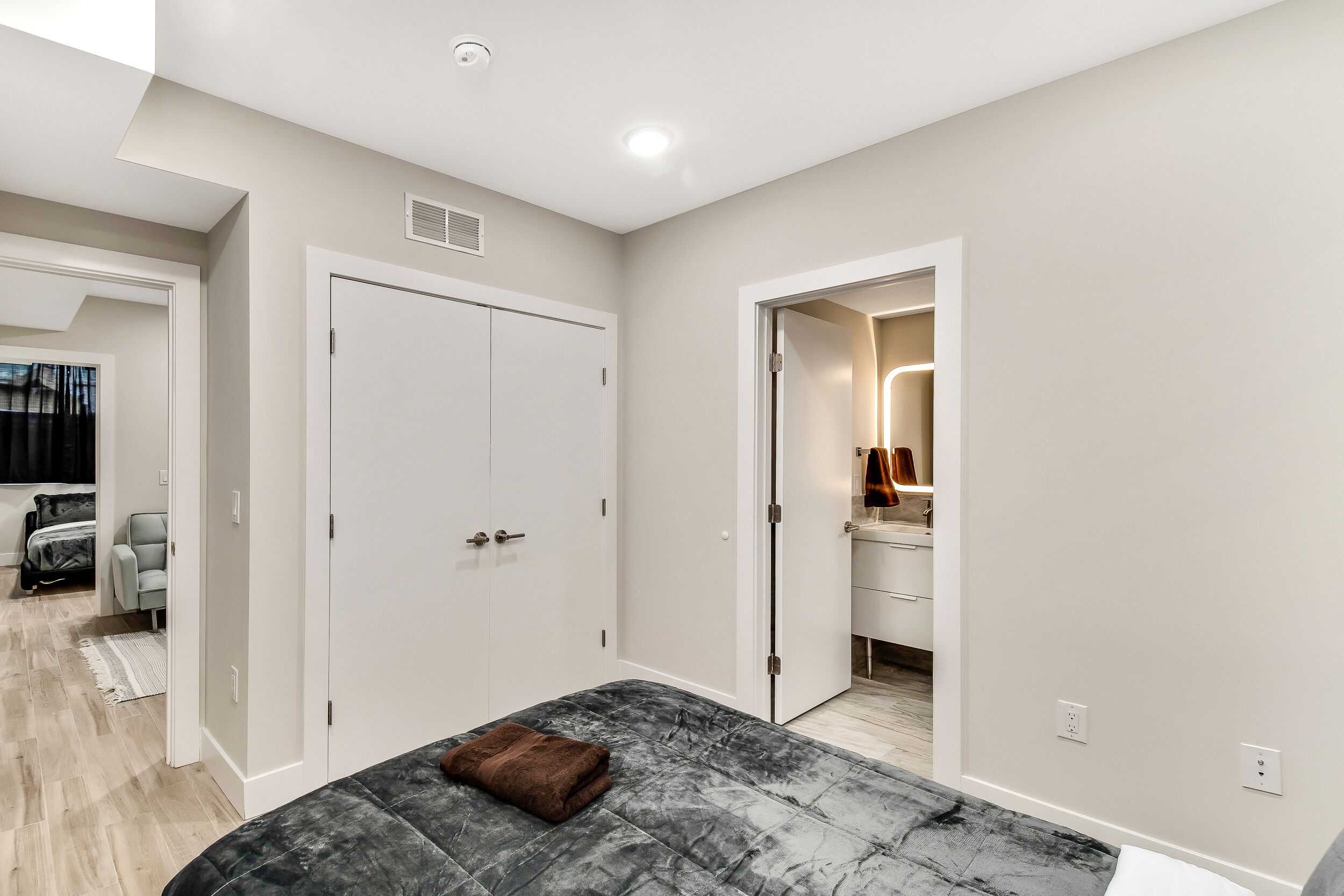 Ultra Modern Triple Master Suite Home-Hip Location