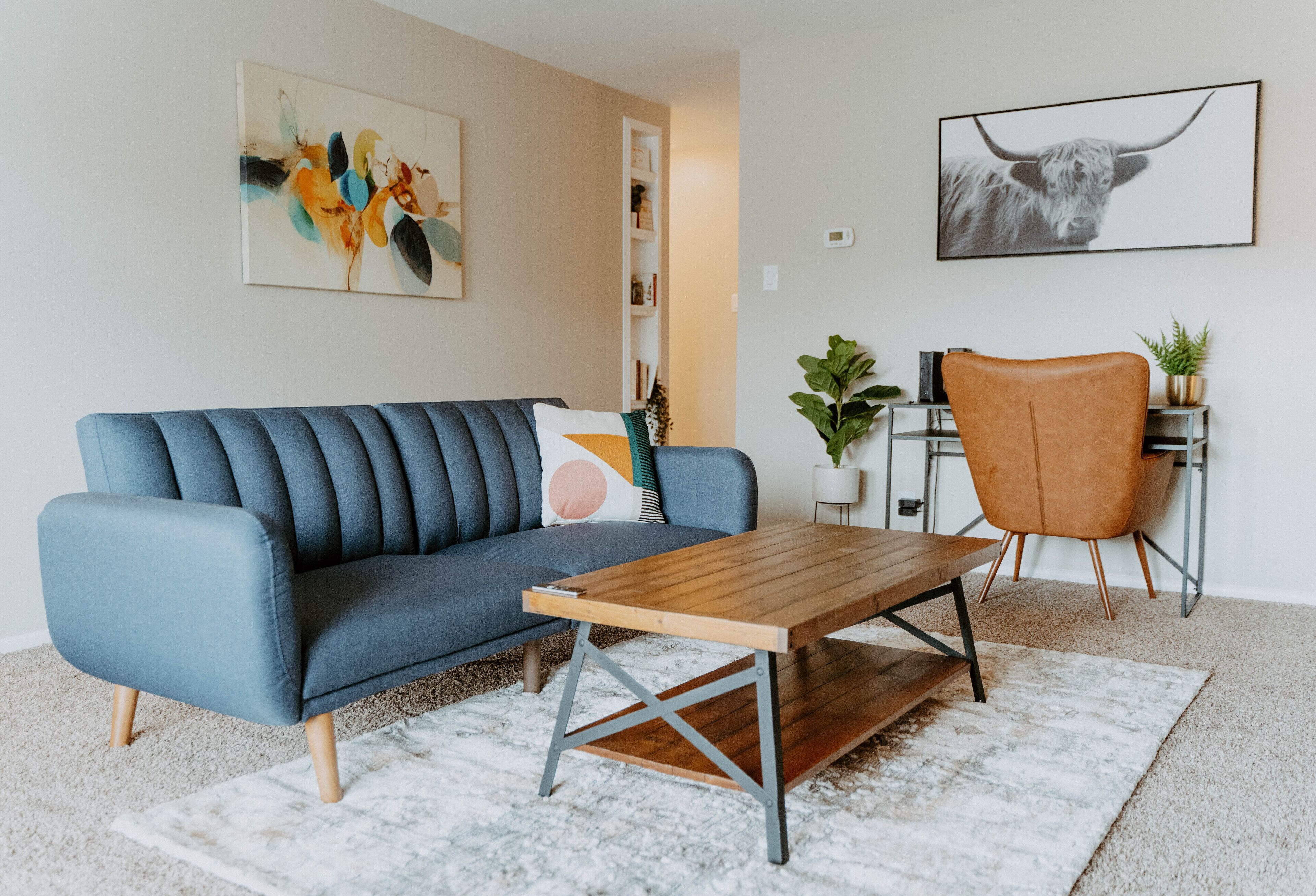 Stylish Home Great for Families & Large Groups! No cleaning required @ checkout!