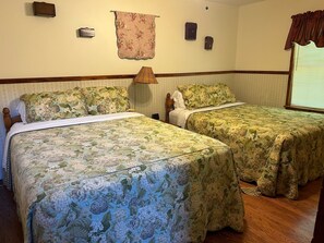 2 bedrooms, travel cot, free WiFi, bed sheets
