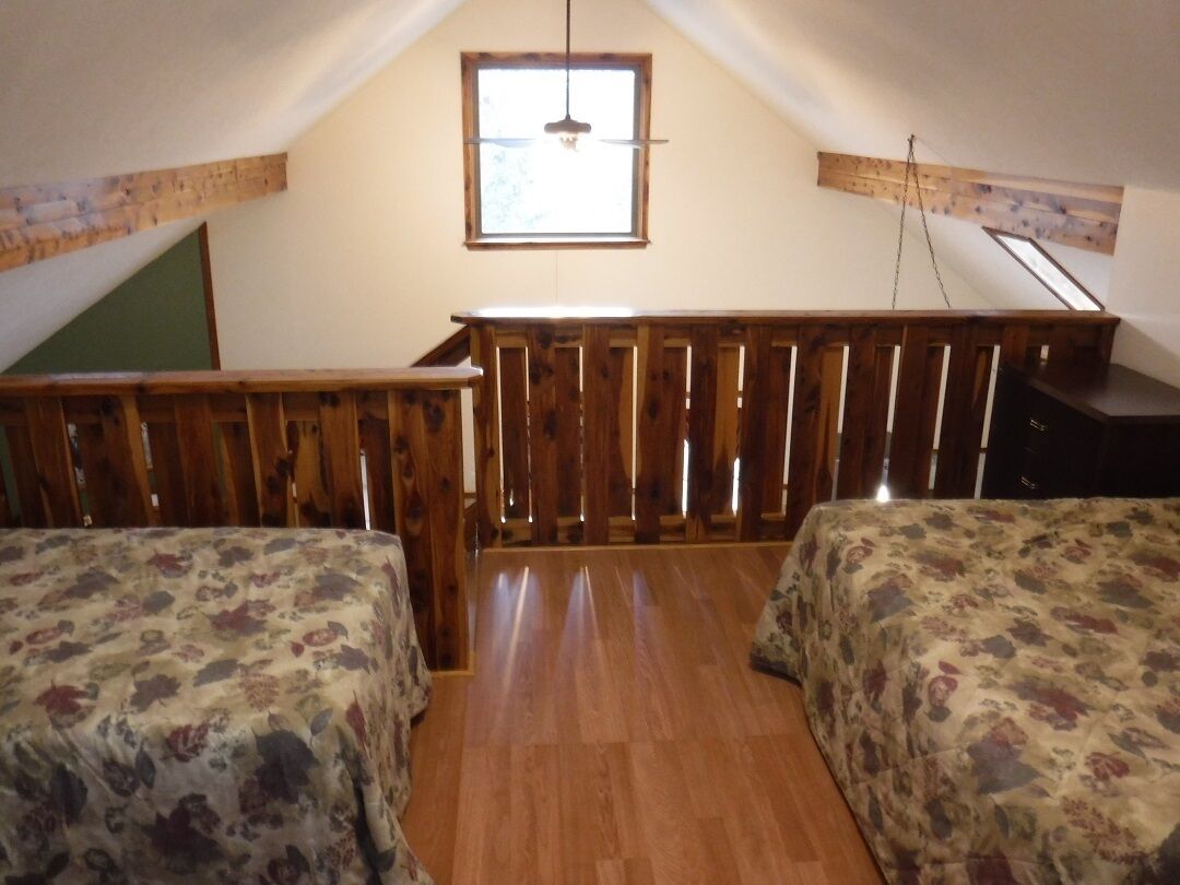Deluxe with jacuzzi tub cabin #17 Located on Patoka Lake in Southern Indiana