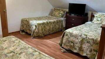 2 habitaciones, cuna de viaje, wifi gratis y ropa de cama