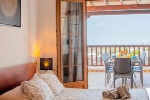 Outdoor dining - SPACIOUS VILLA WITH POOL AND SEA VIEWS IN VISTA LOBOS (Playa Blanca)