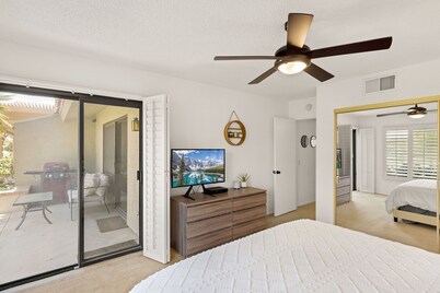 Peaceful 2 bed 1.5 bath home with luscious green golf course views-Pet Friendly!