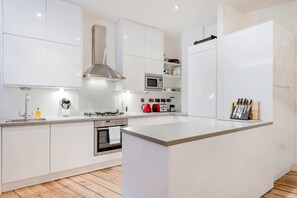 Leilighet – basic, flere senger | Eget kjøkken | Kjøleskap, mikrobølgeovn, ovn og kokeplater