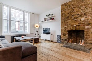 Leilighet – basic, flere senger | Oppholdsrom | TV