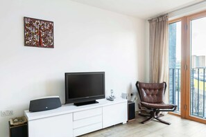 2 عدّة غرف نوم ومساحة عمل للكمبيوتر المحمول ومكواة/لوح كي